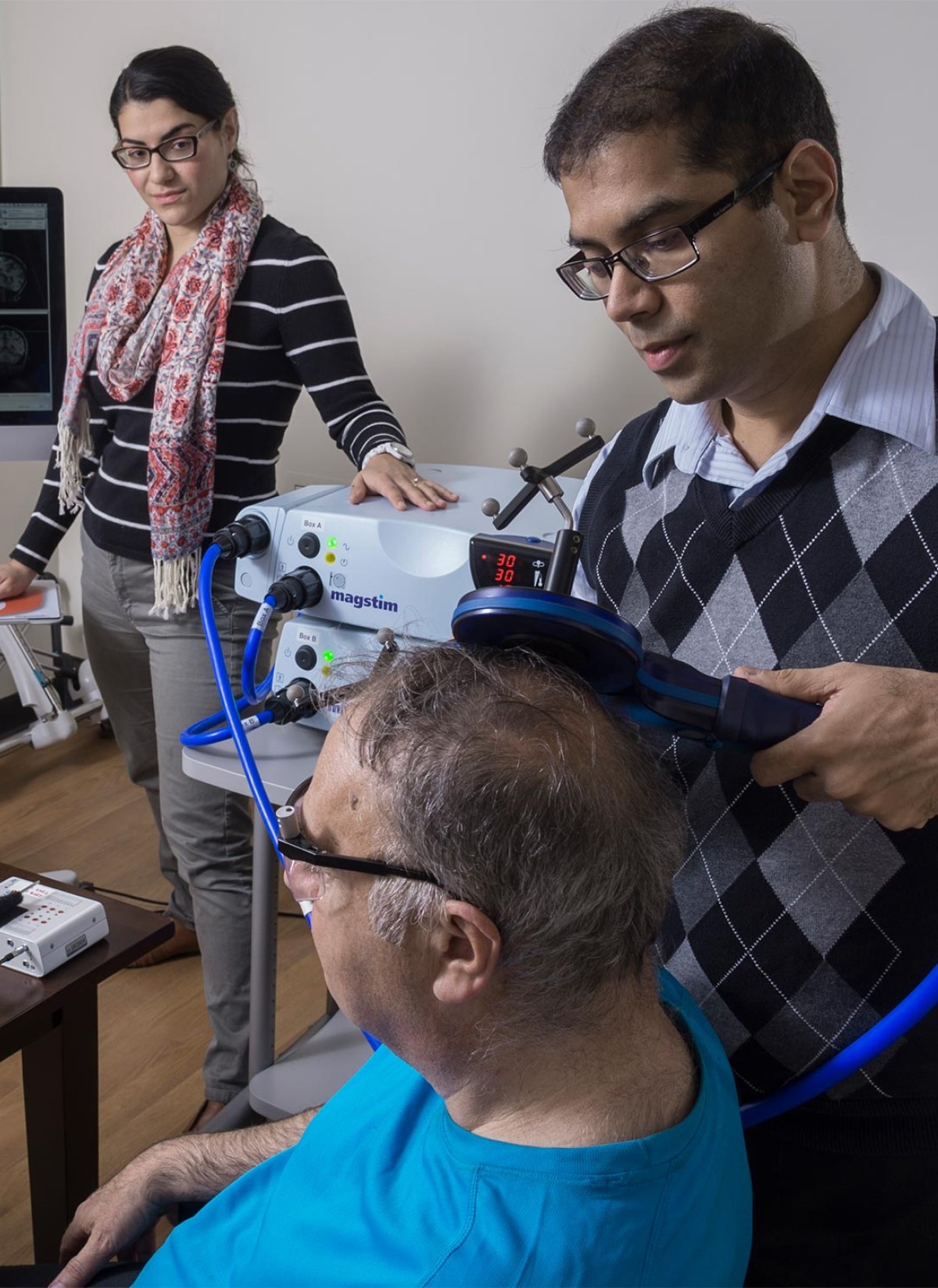 Dr. Kantak working with a research participant in the Neuroplasticity and Motor Behavior Lab.